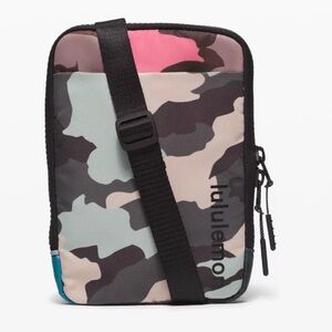 Lululemon Easy Access Bag